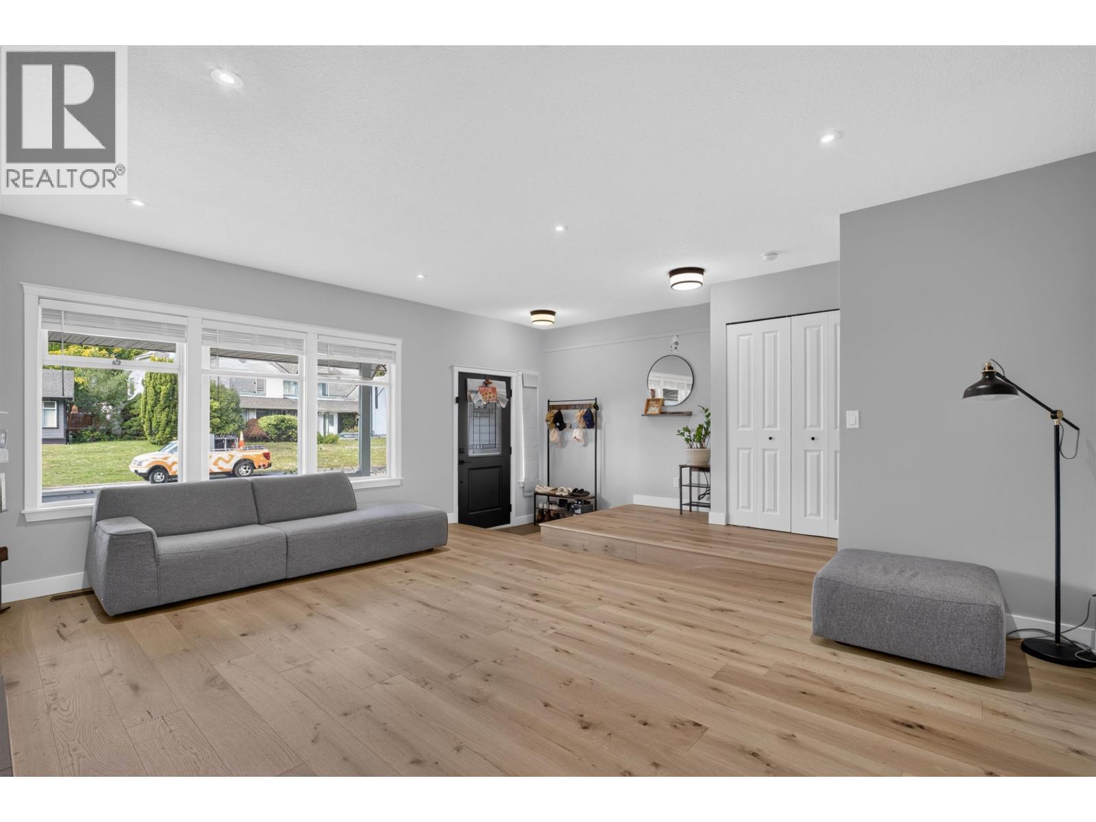 11908 Meadowlark Drive Property Photo 4