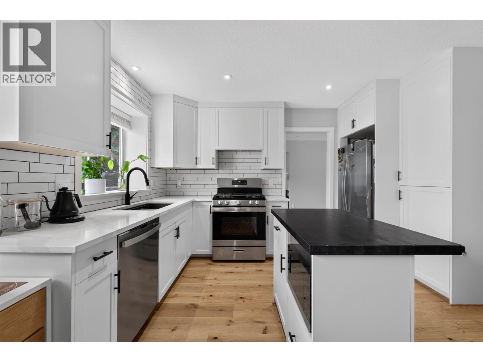 11908 Meadowlark Drive Property Photo 14