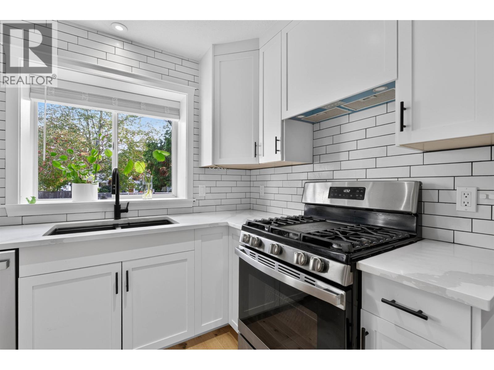 11908 Meadowlark Drive Property Photo 18