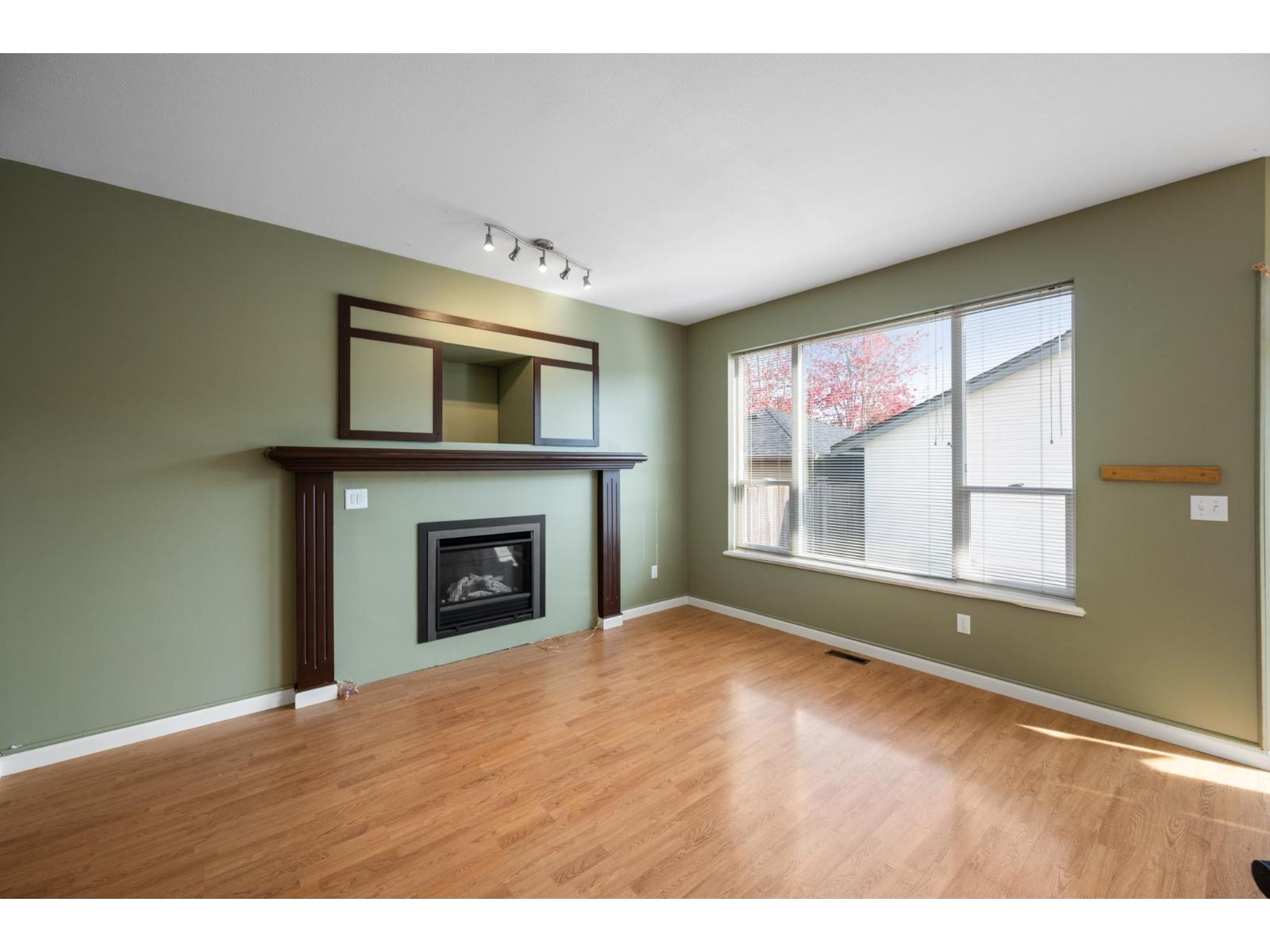8692 207 Street Property Photo 12