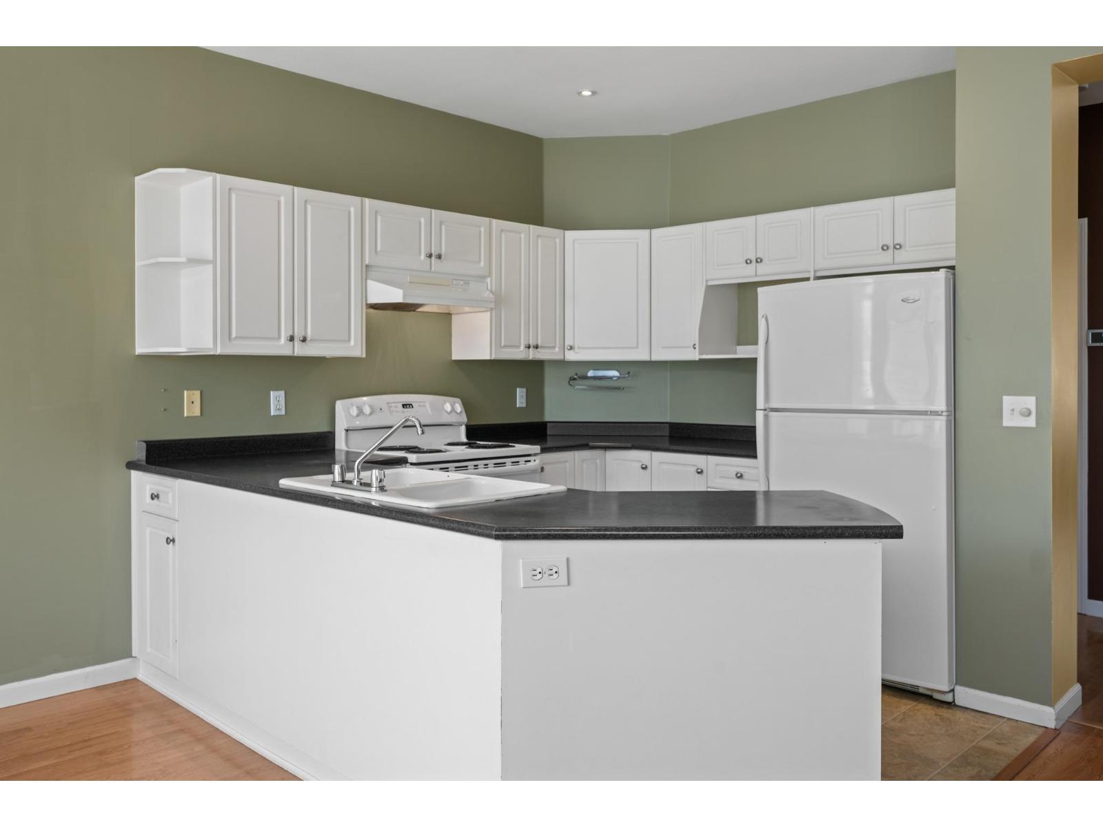 8692 207 Street Property Photo 14