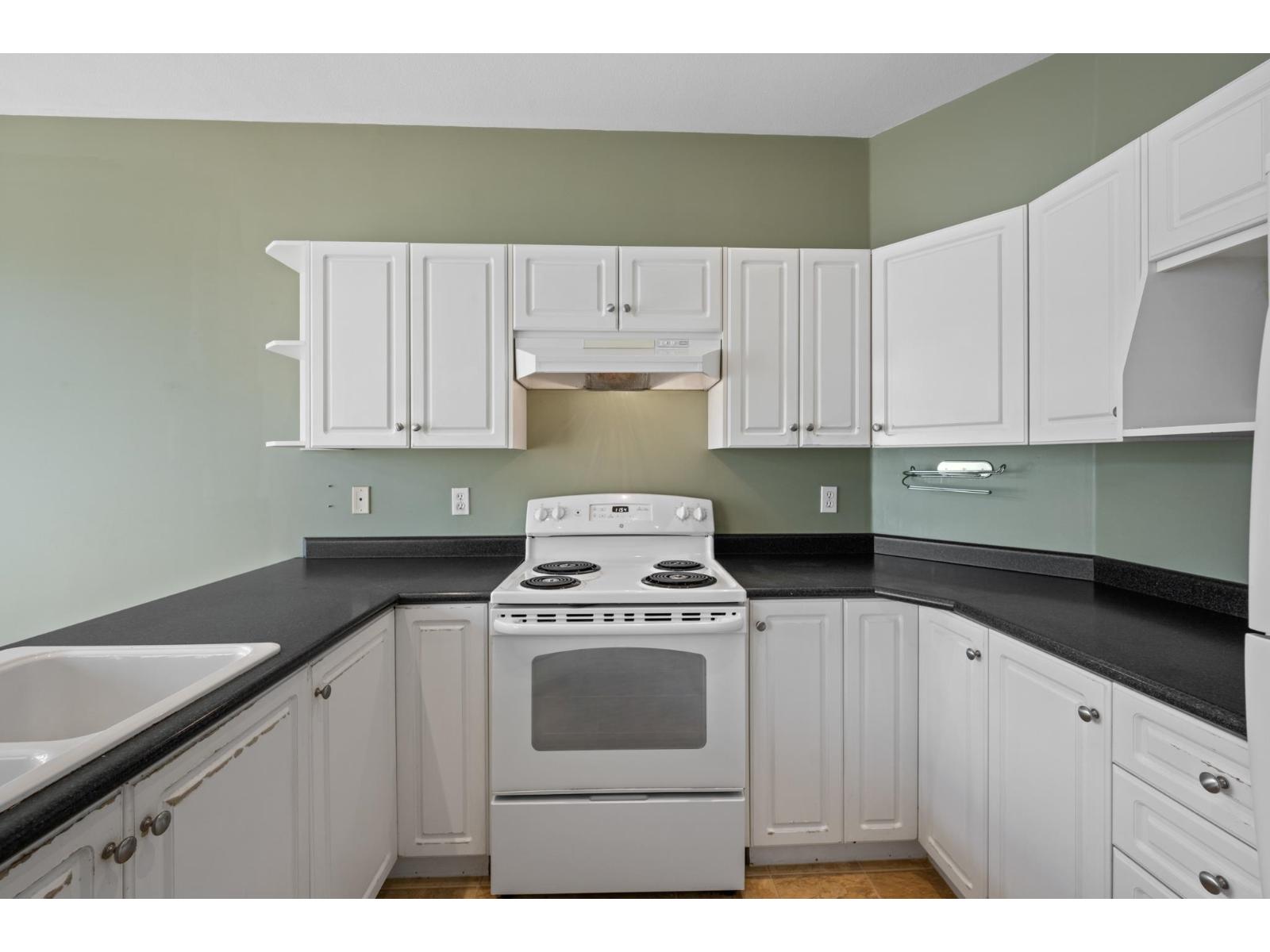 8692 207 Street Property Photo 15