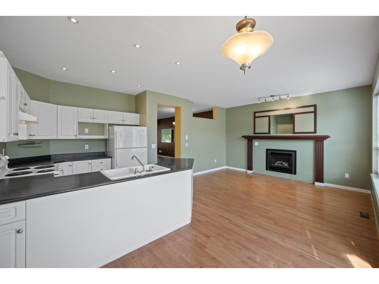 8692 207 Street Property Photo 16