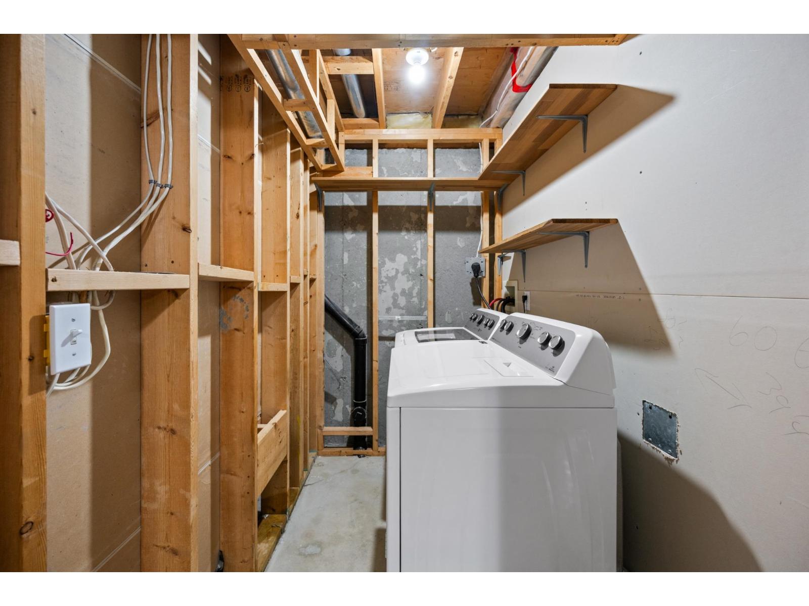 8692 207 Street Property Photo 32