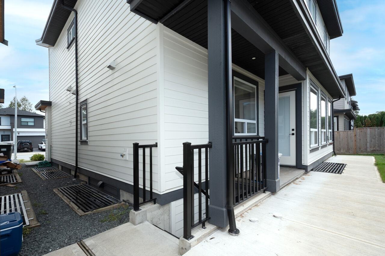 Lower Suite 7137 204a Street Property Photo 1