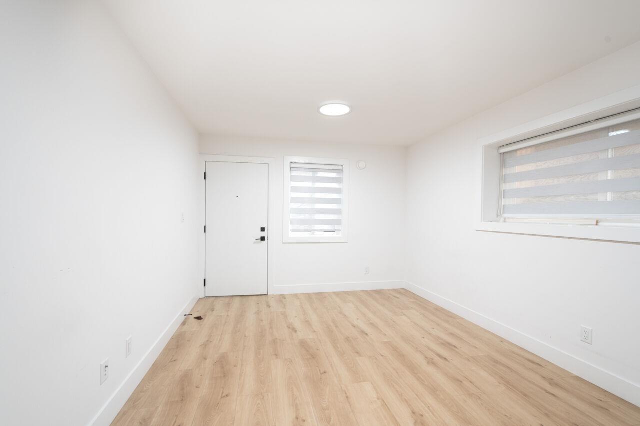 Lower Suite 7137 204a Street Property Photo 4
