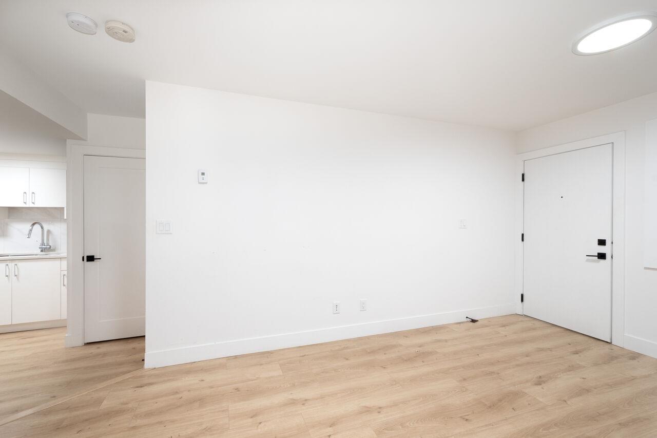 Lower Suite 7137 204a Street Property Photo 6