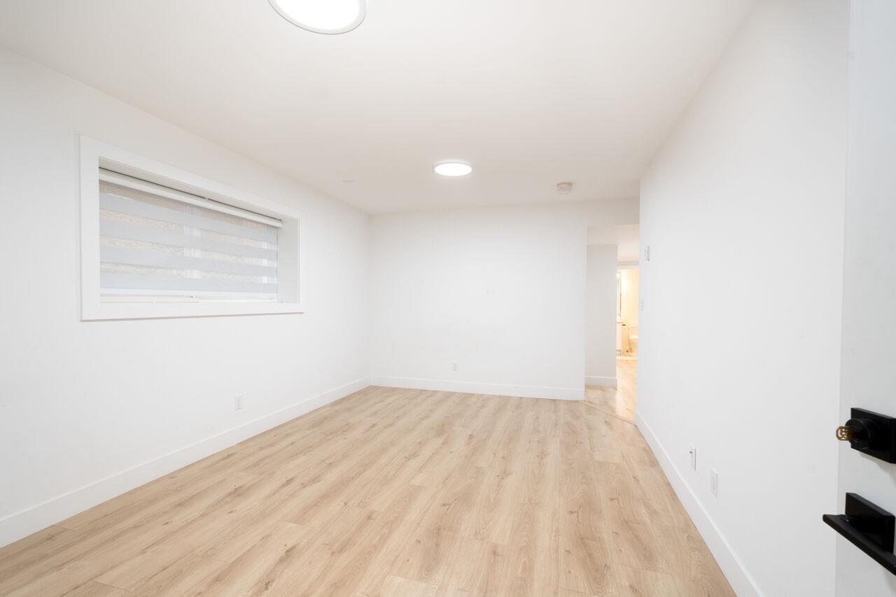 Lower Suite 7137 204a Street Property Photo 7