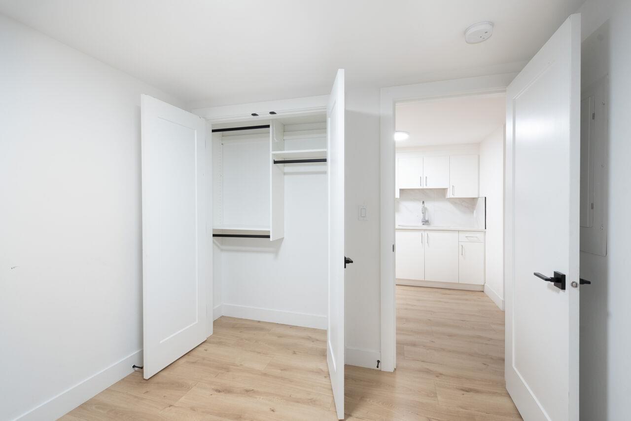 Lower Suite 7137 204a Street Property Photo 16