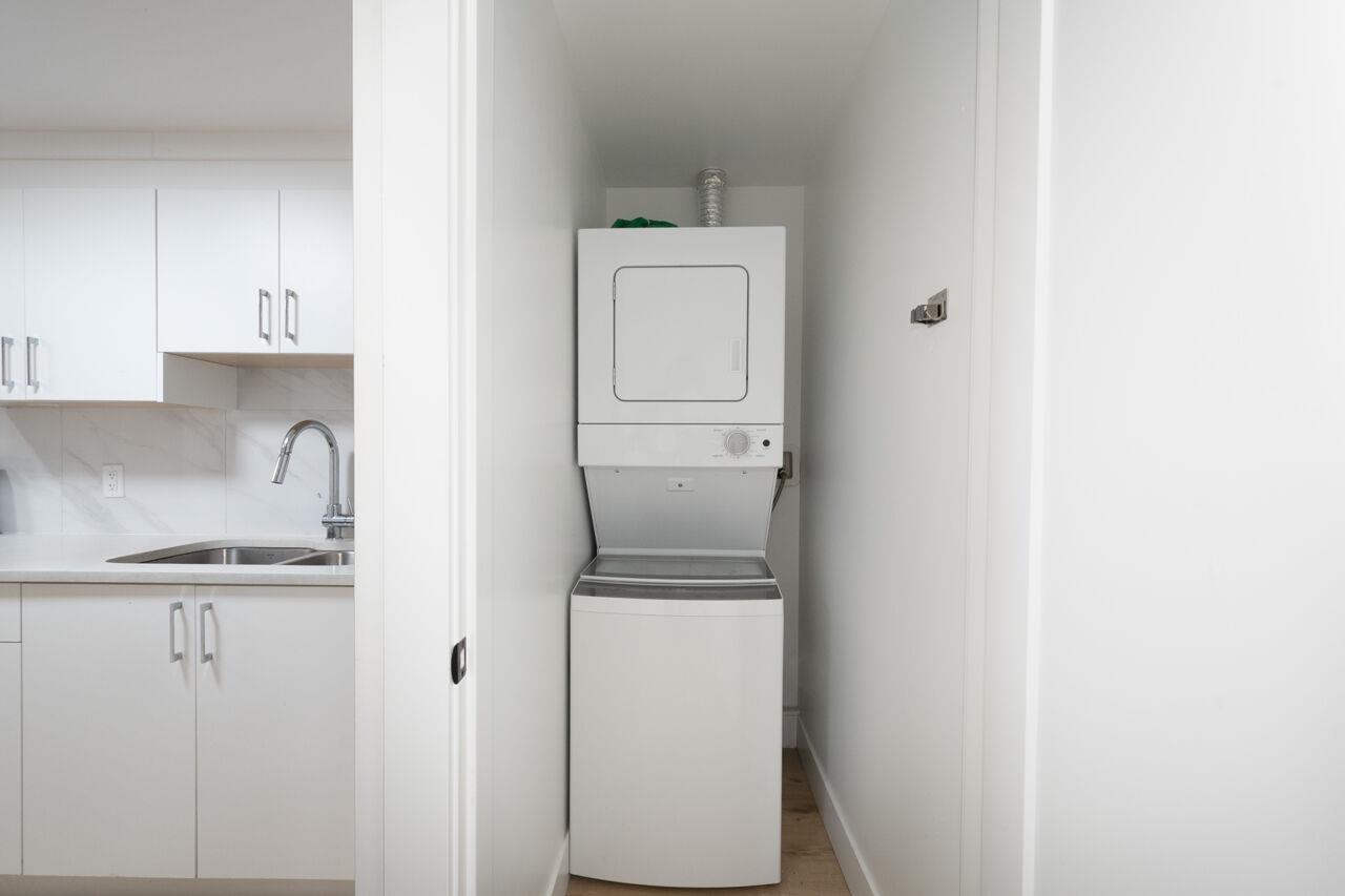 Lower Suite 7137 204a Street Property Photo 19