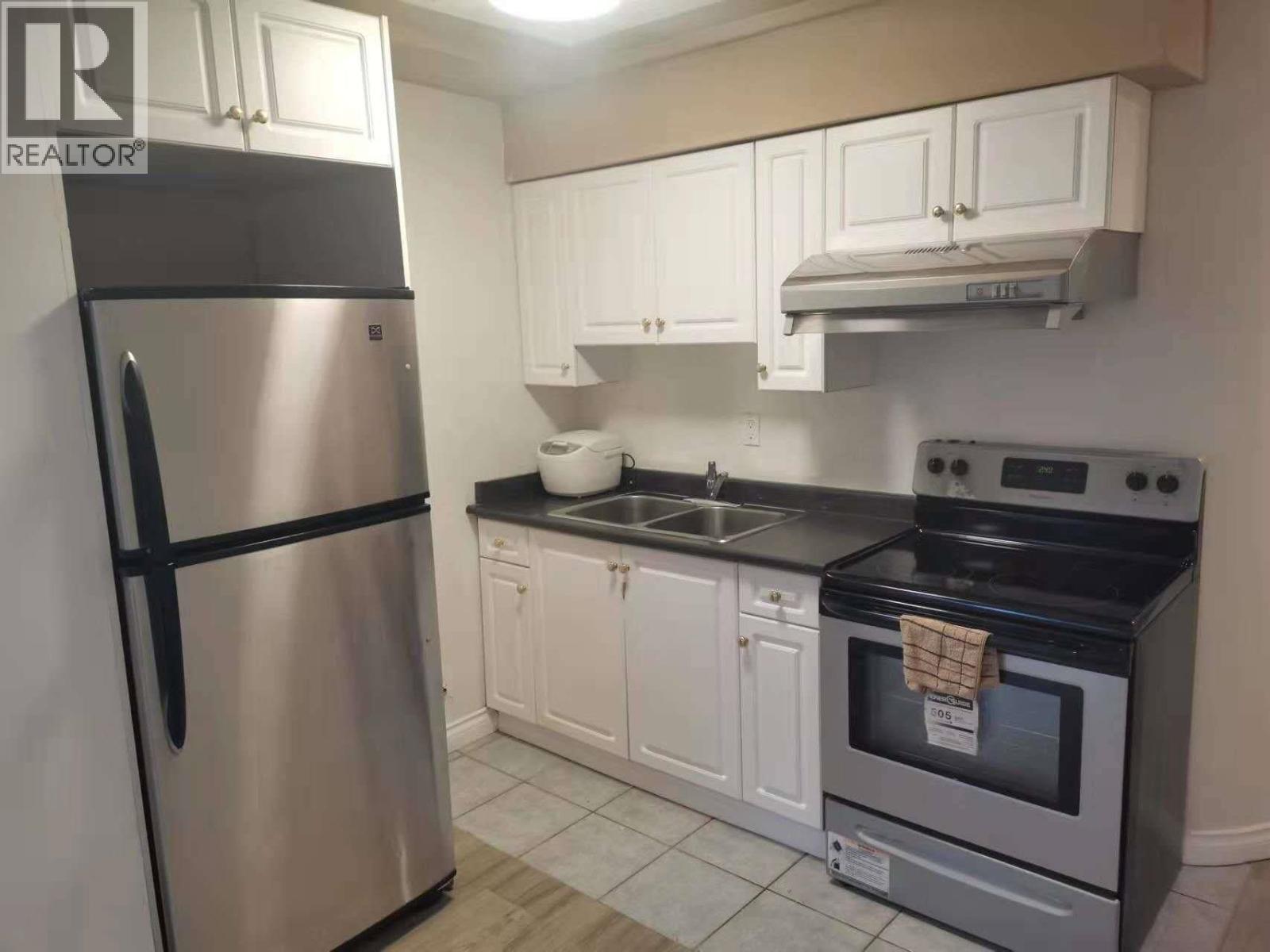 One Room-5227 Chesham Street Property Photo 3