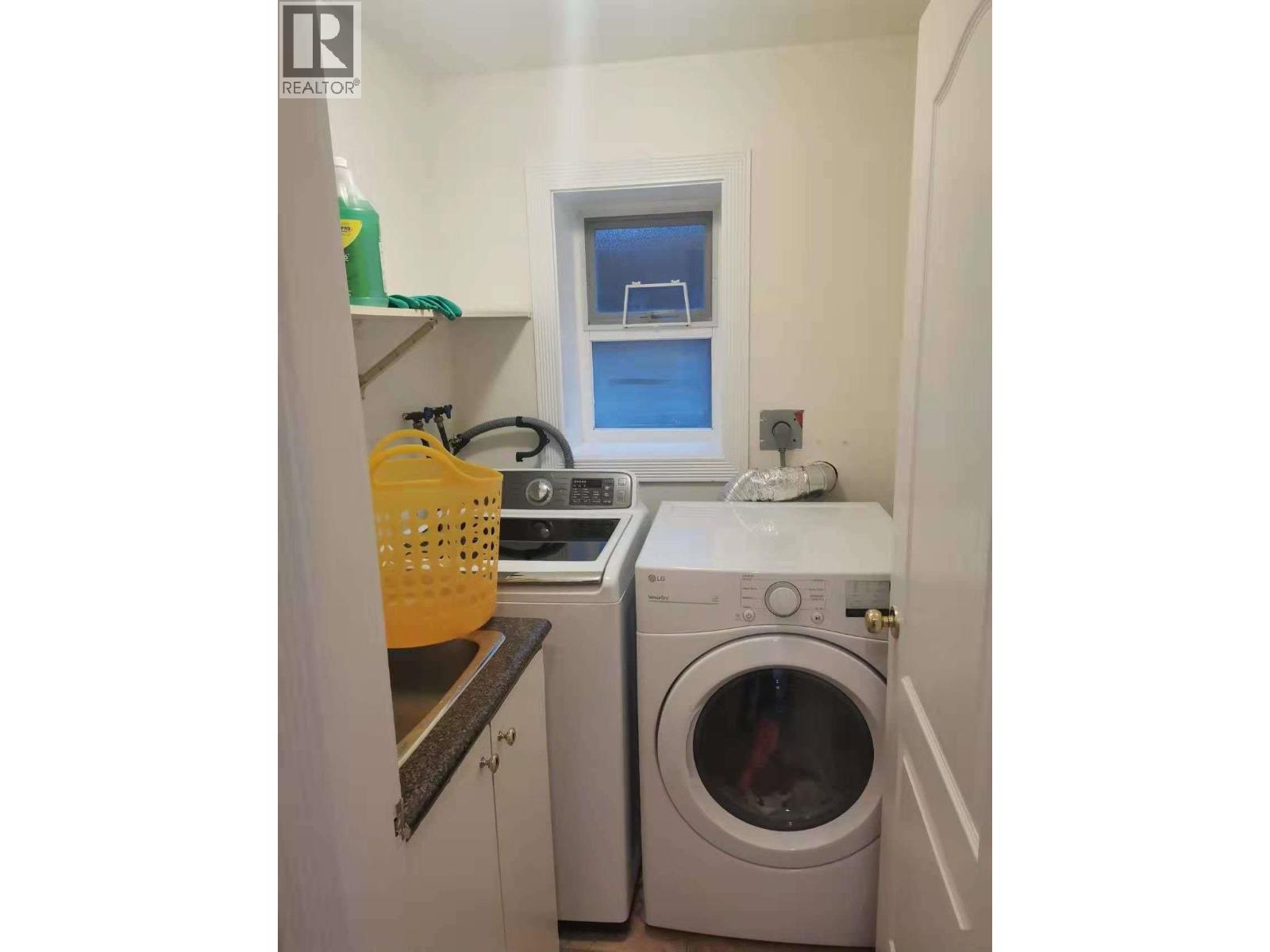 One Room-5227 Chesham Street Property Photo 6