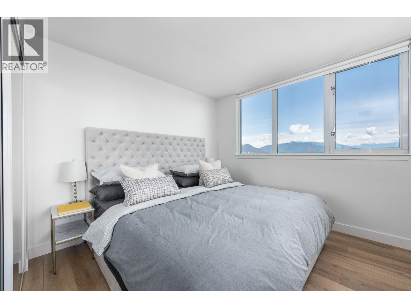 2208 63 Keefer Place Property Photo 3