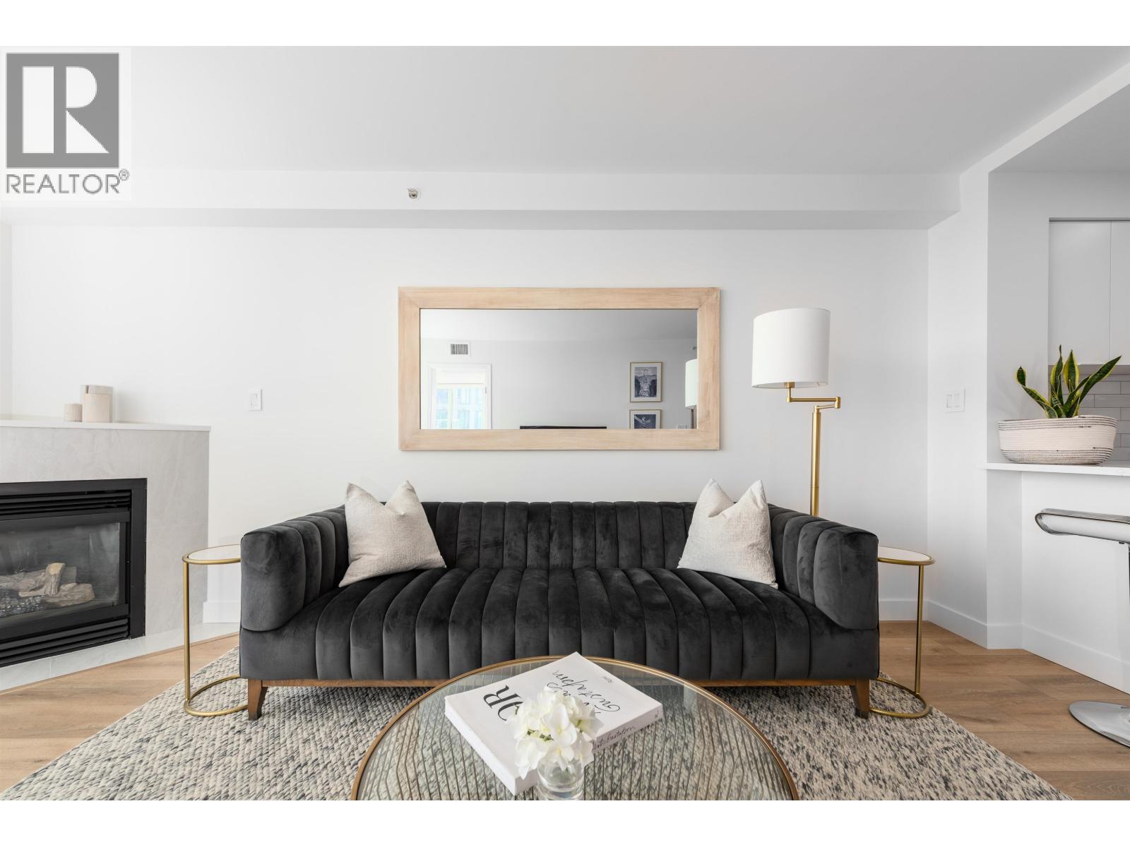 2208 63 Keefer Place Property Photo 8