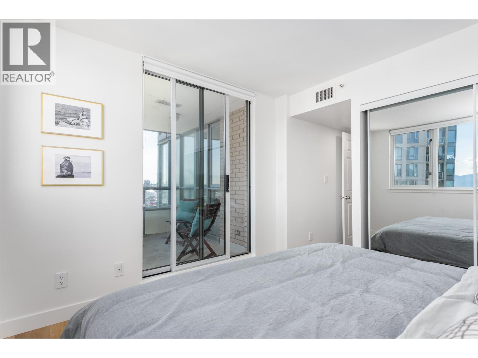 2208 63 Keefer Place Property Photo 14