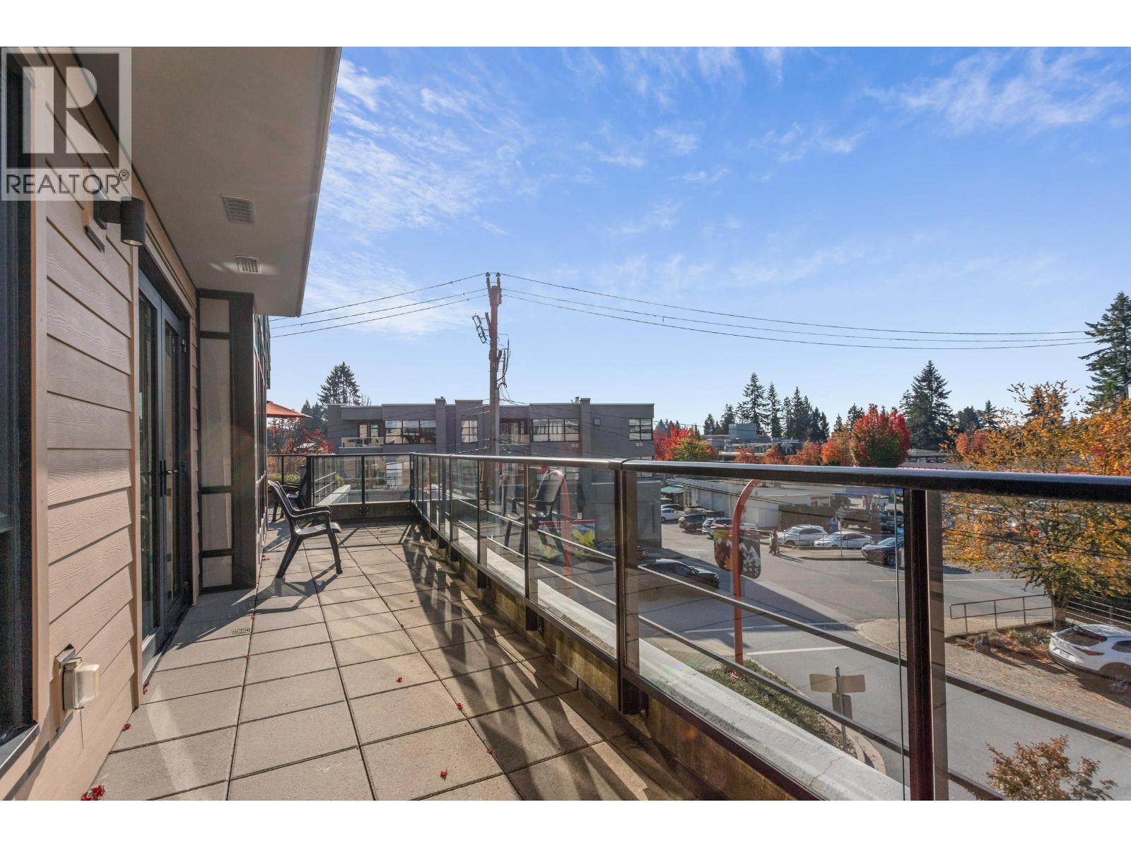 206 3220 Connaught Crescent Property Photo 27