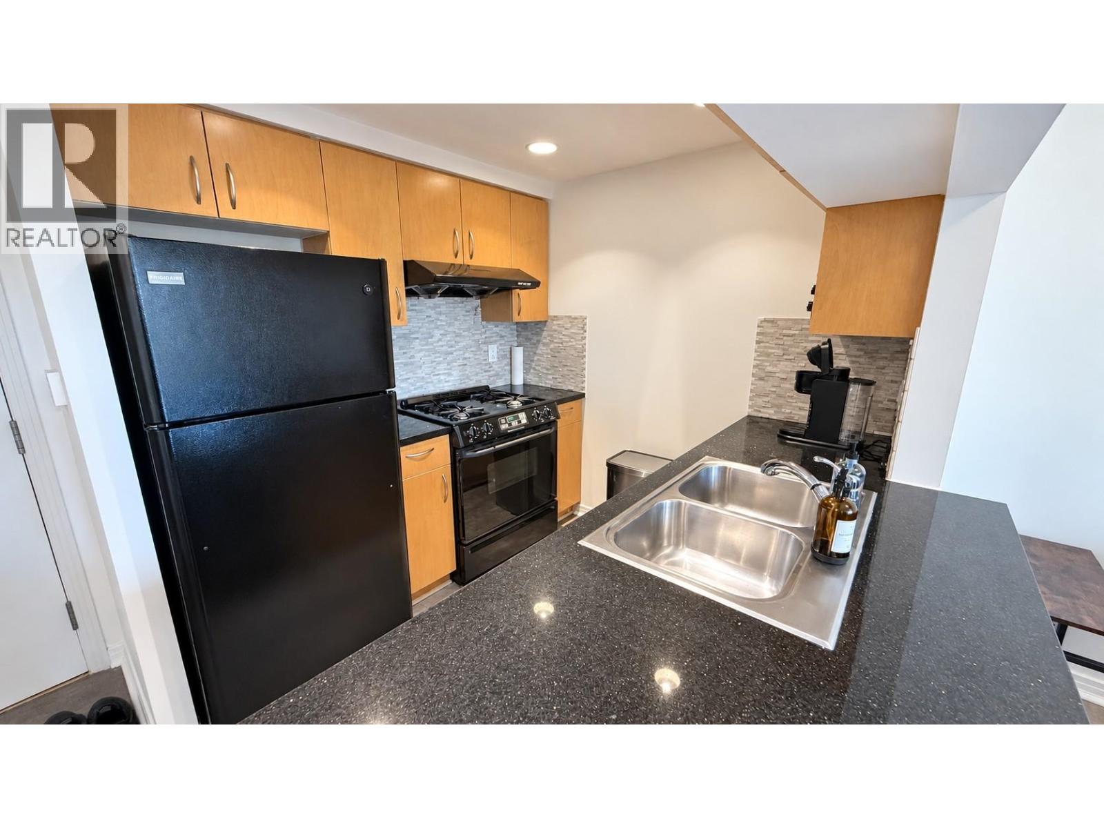 6xx 189 Davie Street Property Photo 3