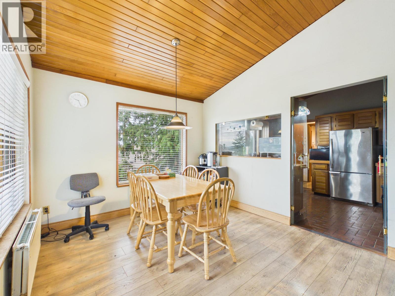 2035 Craigen Avenue Property Photo 10