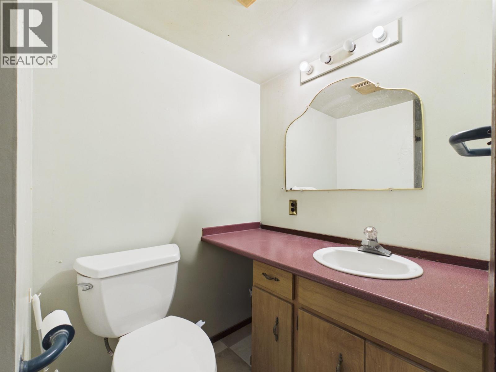 2035 Craigen Avenue Property Photo 17