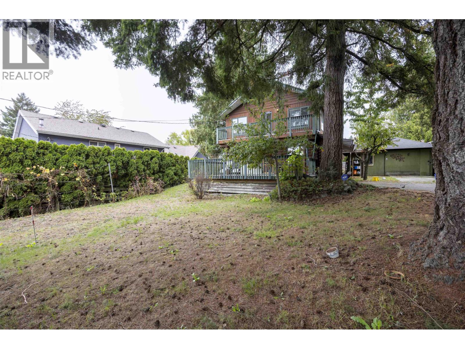 2035 Craigen Avenue Property Photo 21