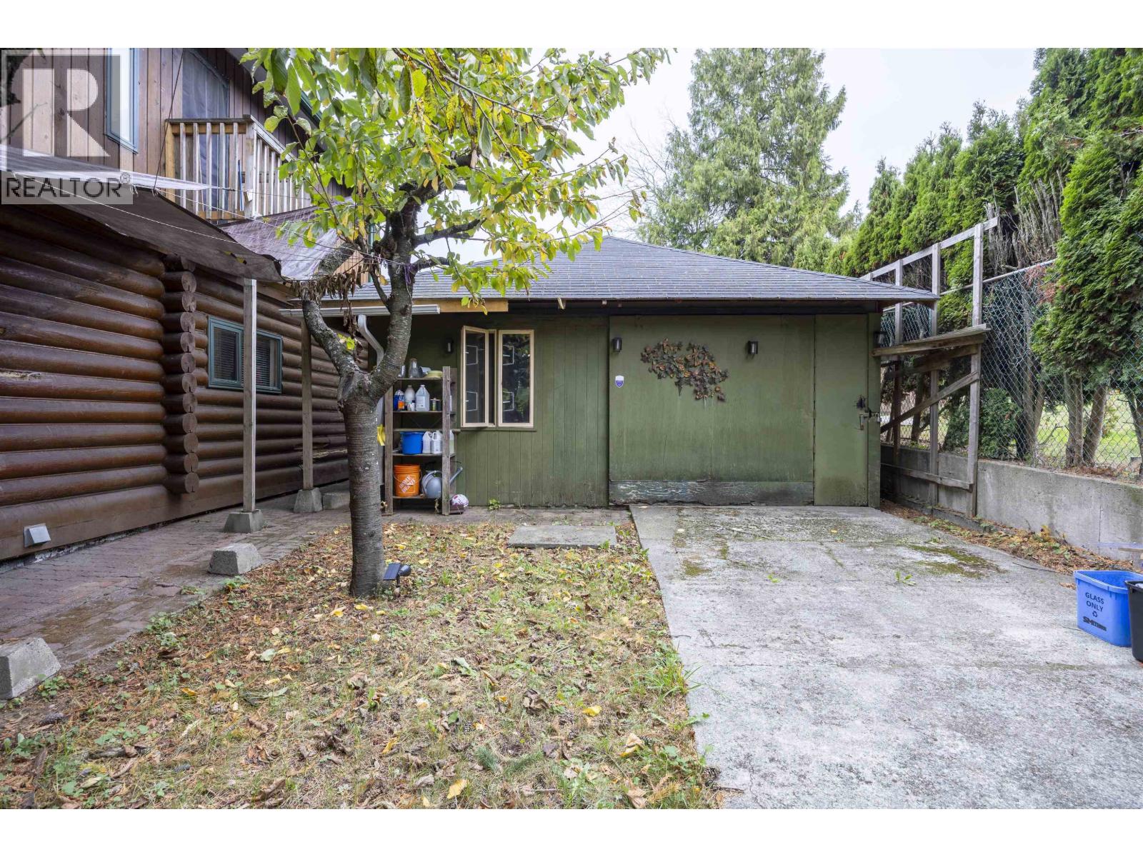 2035 Craigen Avenue Property Photo 23