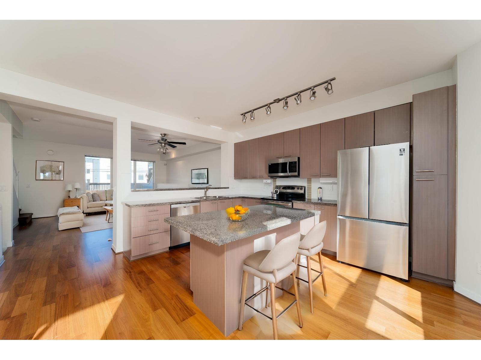 54 7155 189 Street Property Photo 2