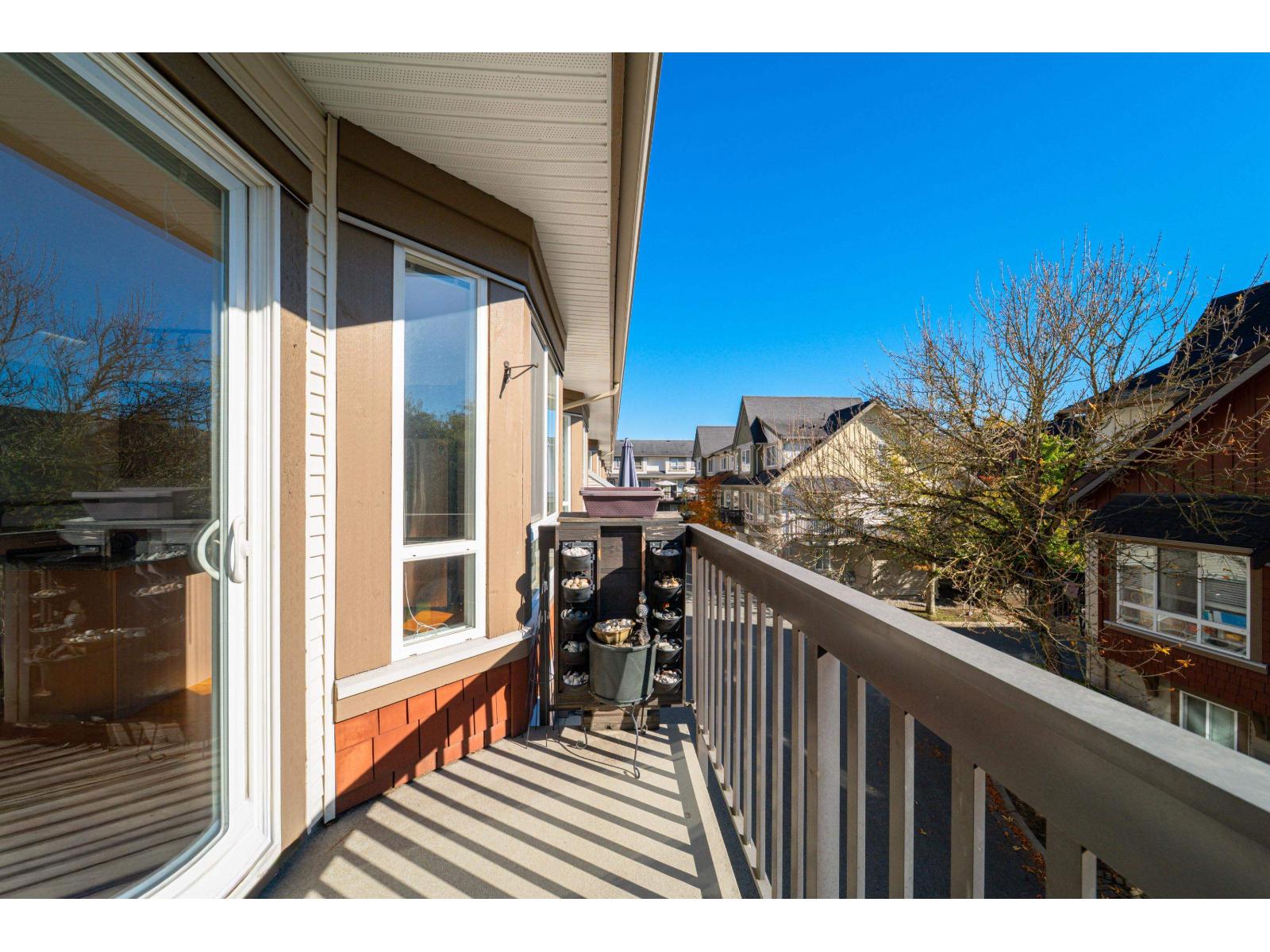 54 7155 189 Street Property Photo 8