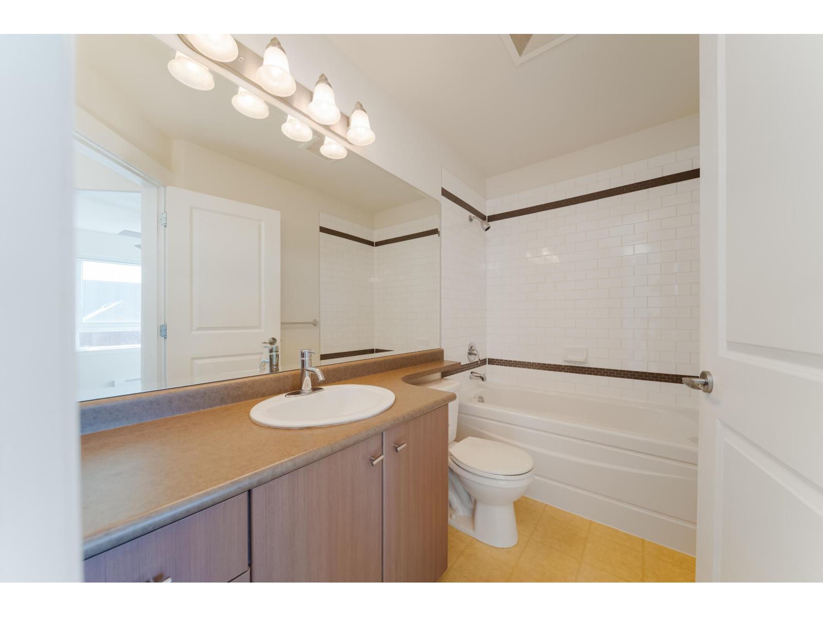 54 7155 189 Street Property Photo 12