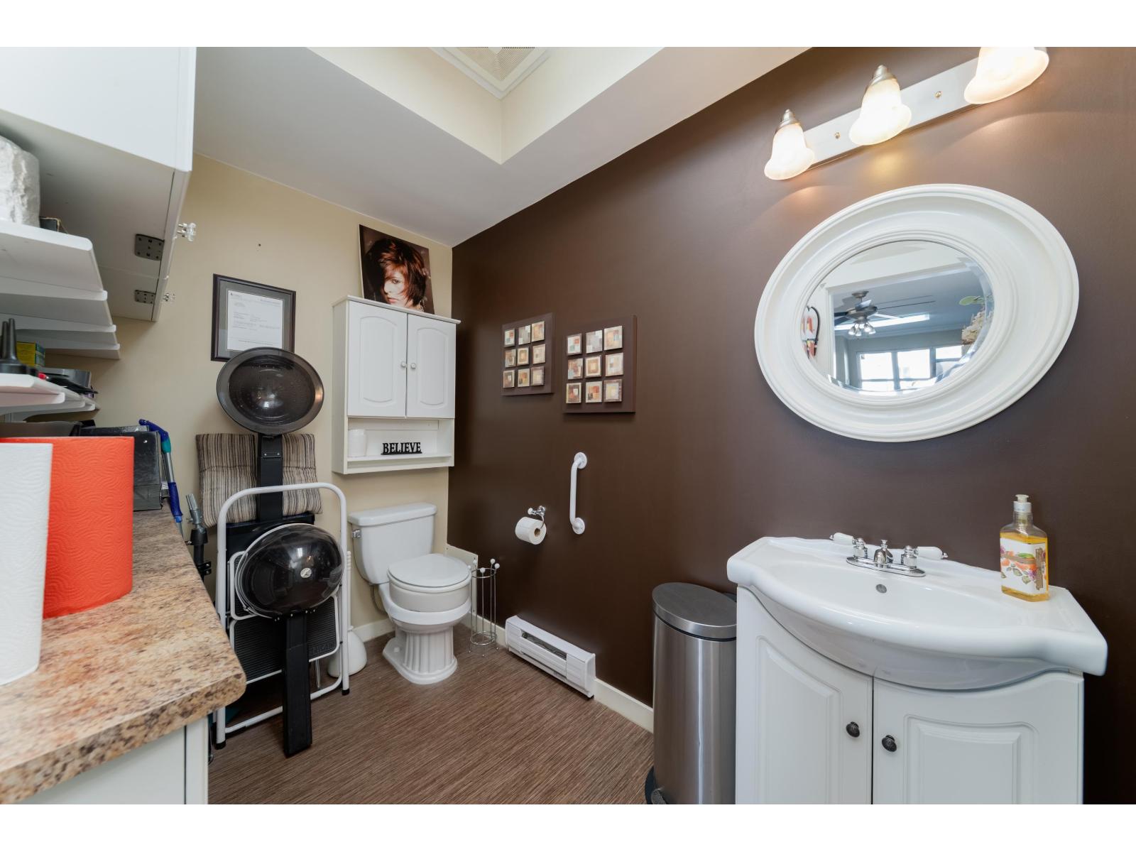 54 7155 189 Street Property Photo 36