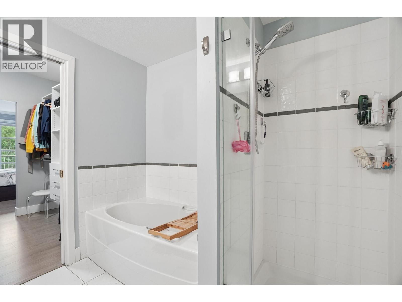 311 2020 E Kent Avenue South Property Photo 25