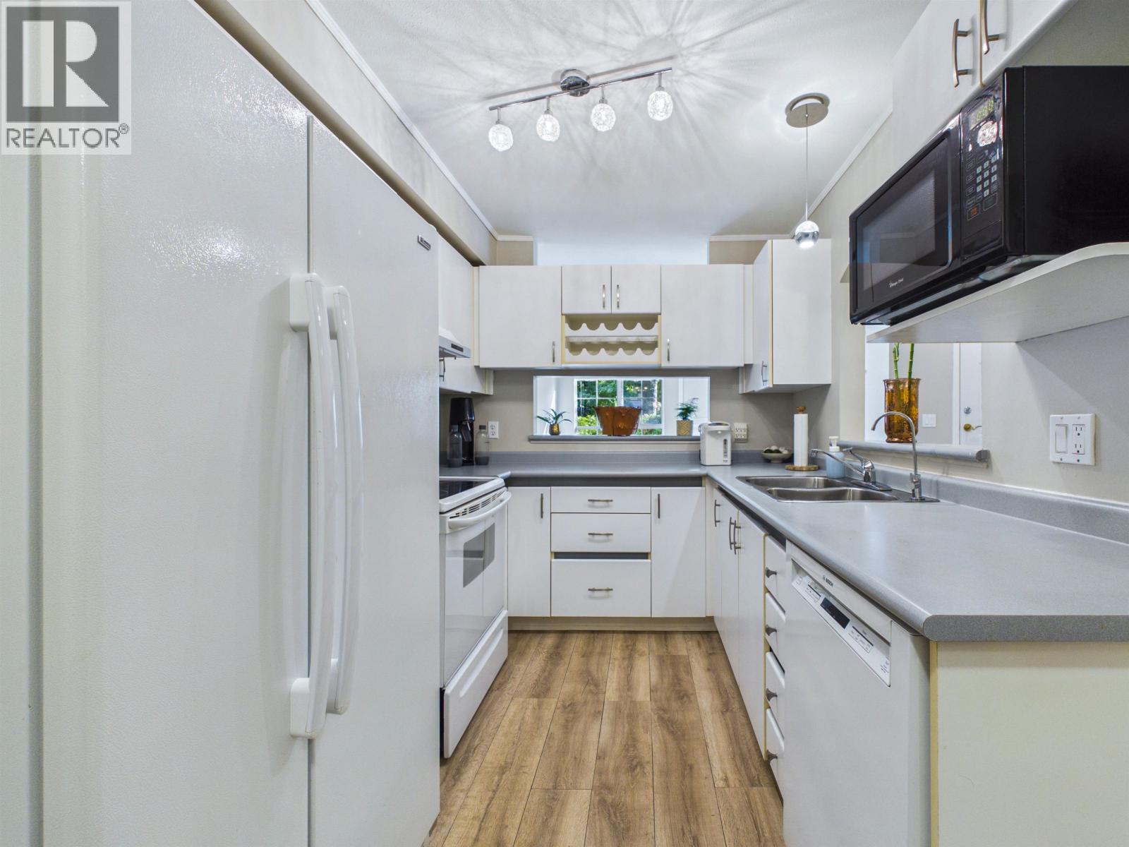 111 2990 Princess Crescent Property Photo 17