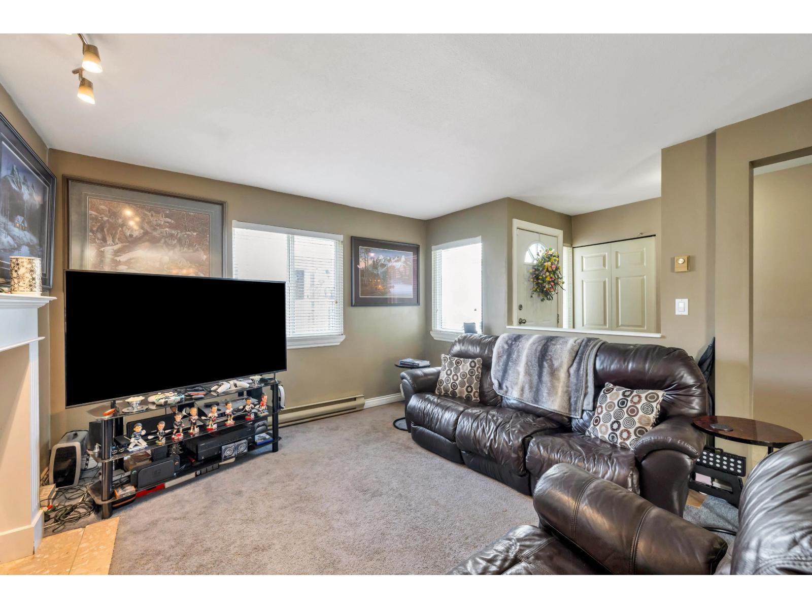 183 10077 156 Street Property Photo 3