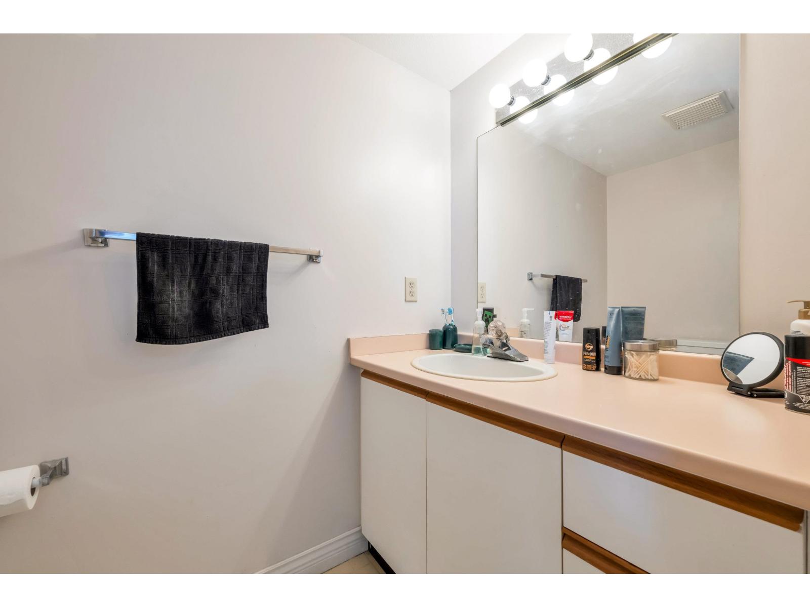 183 10077 156 Street Property Photo 19