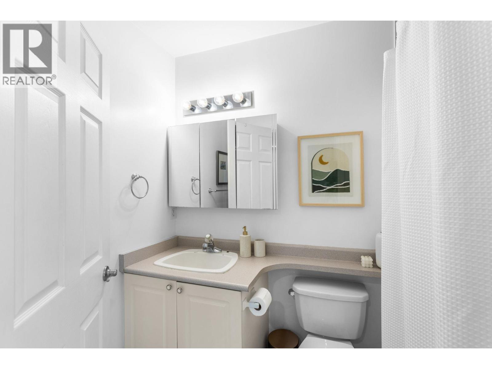 7 245 E 5th Street Property Photo 18