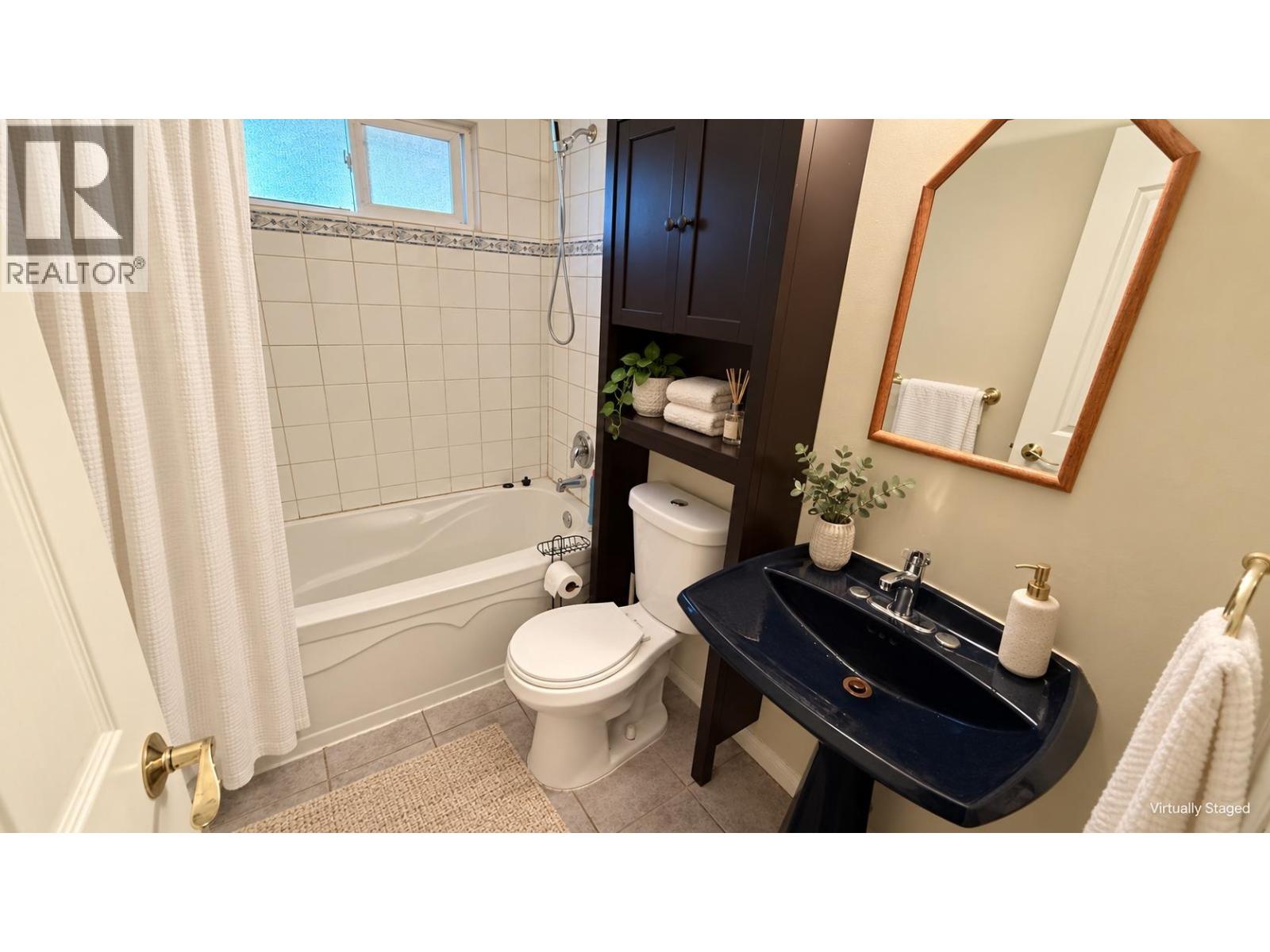 3311 E 45th Avenue Property Photo 5