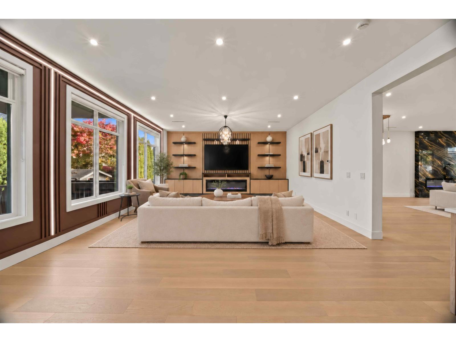 10284 167 Street Property Photo 4