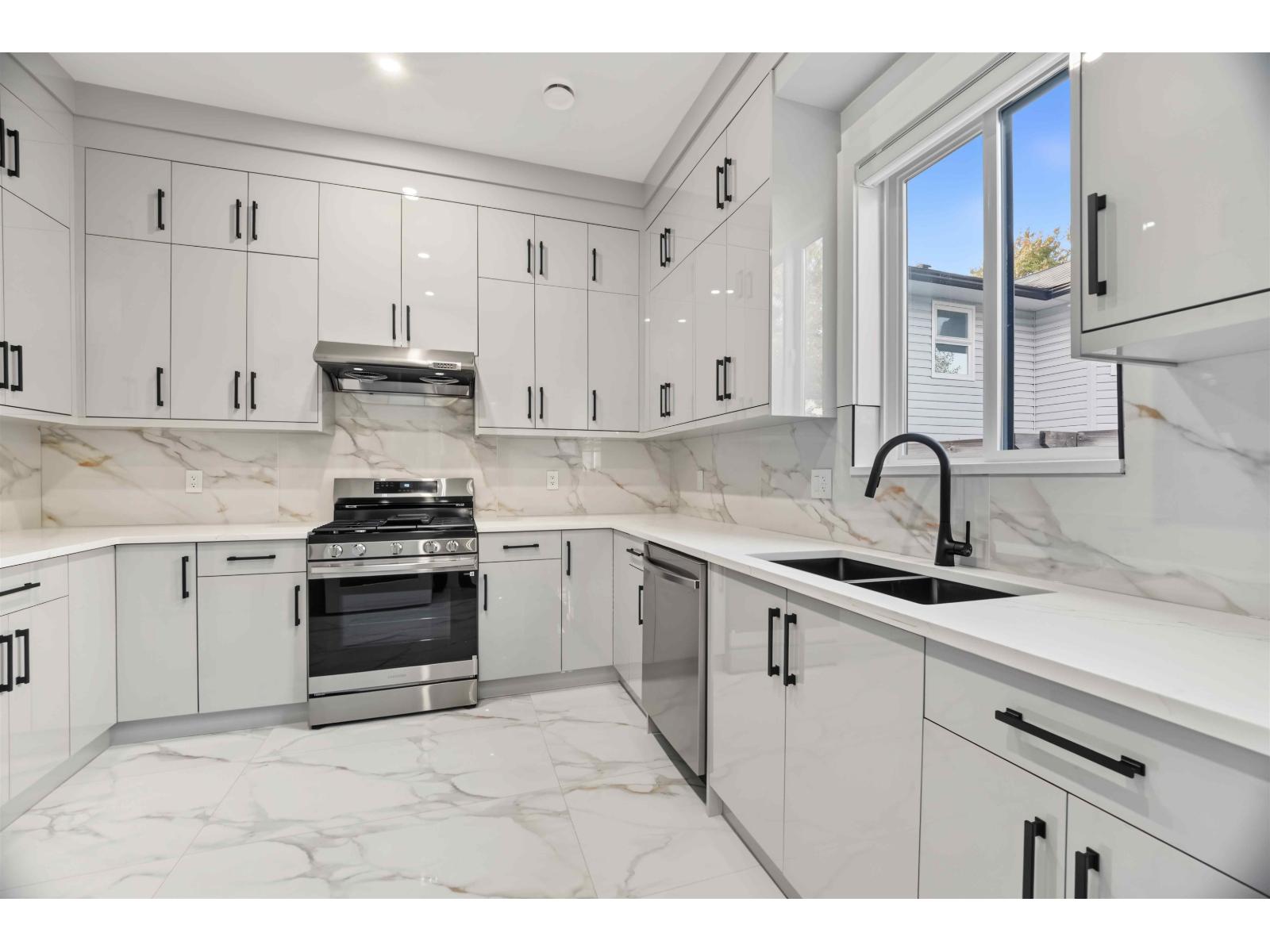 10284 167 Street Property Photo 15
