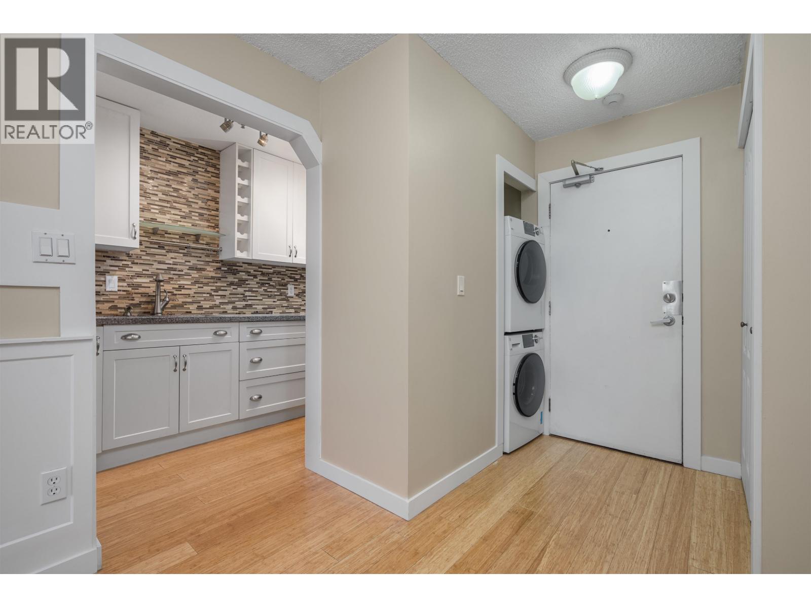 108 910 W 8th Avenue Property Photo 7