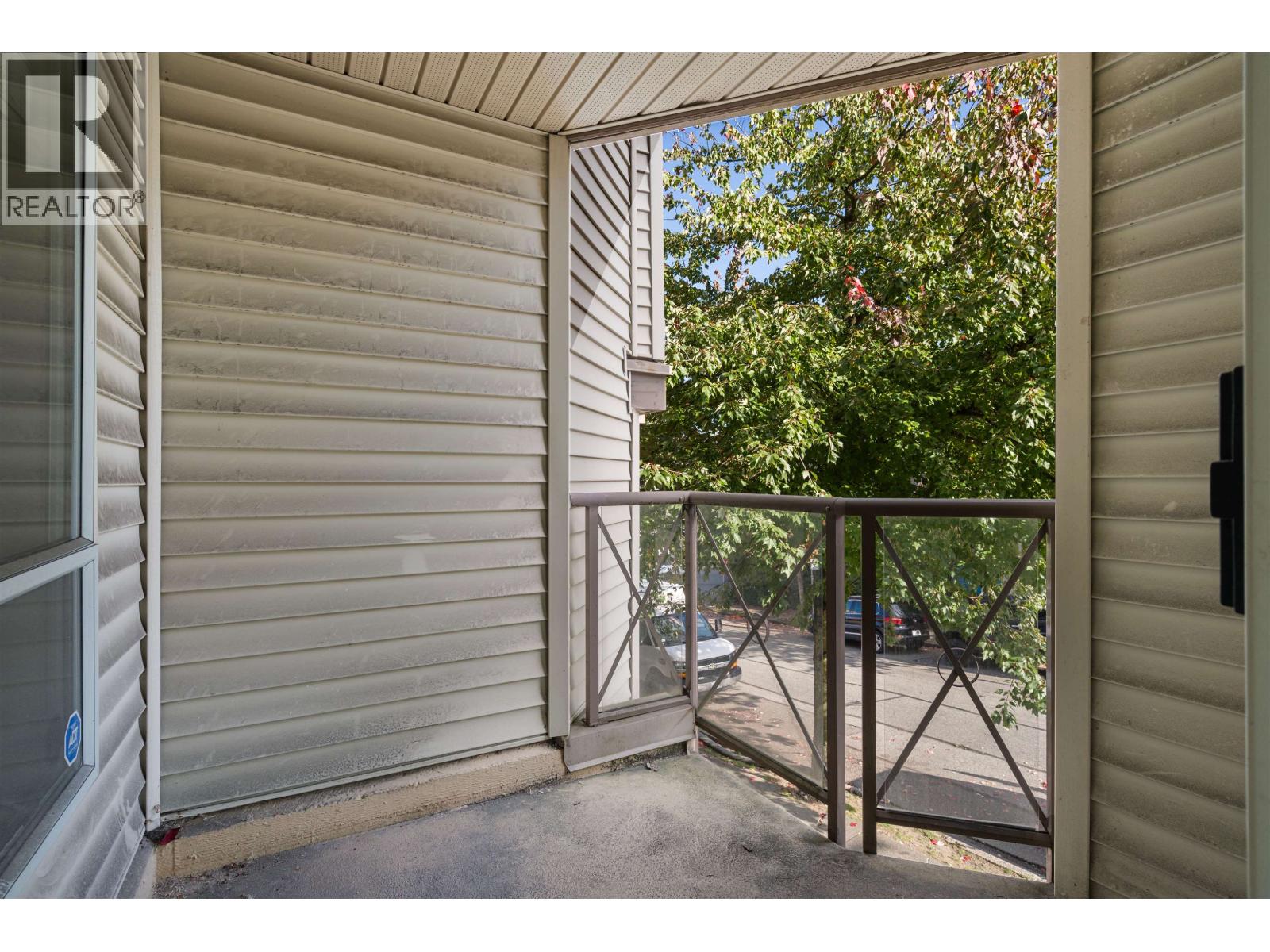 108 910 W 8th Avenue Property Photo 8