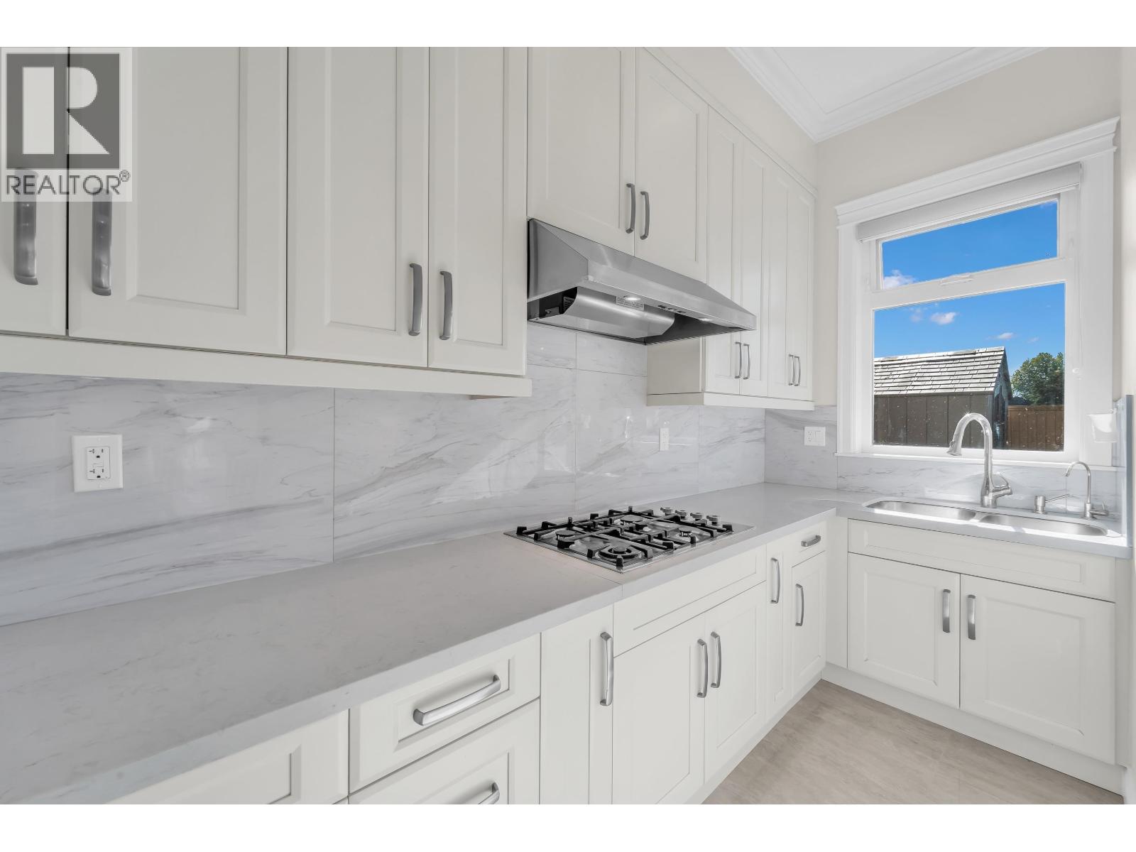 8180 Osgoode Drive Property Photo 17