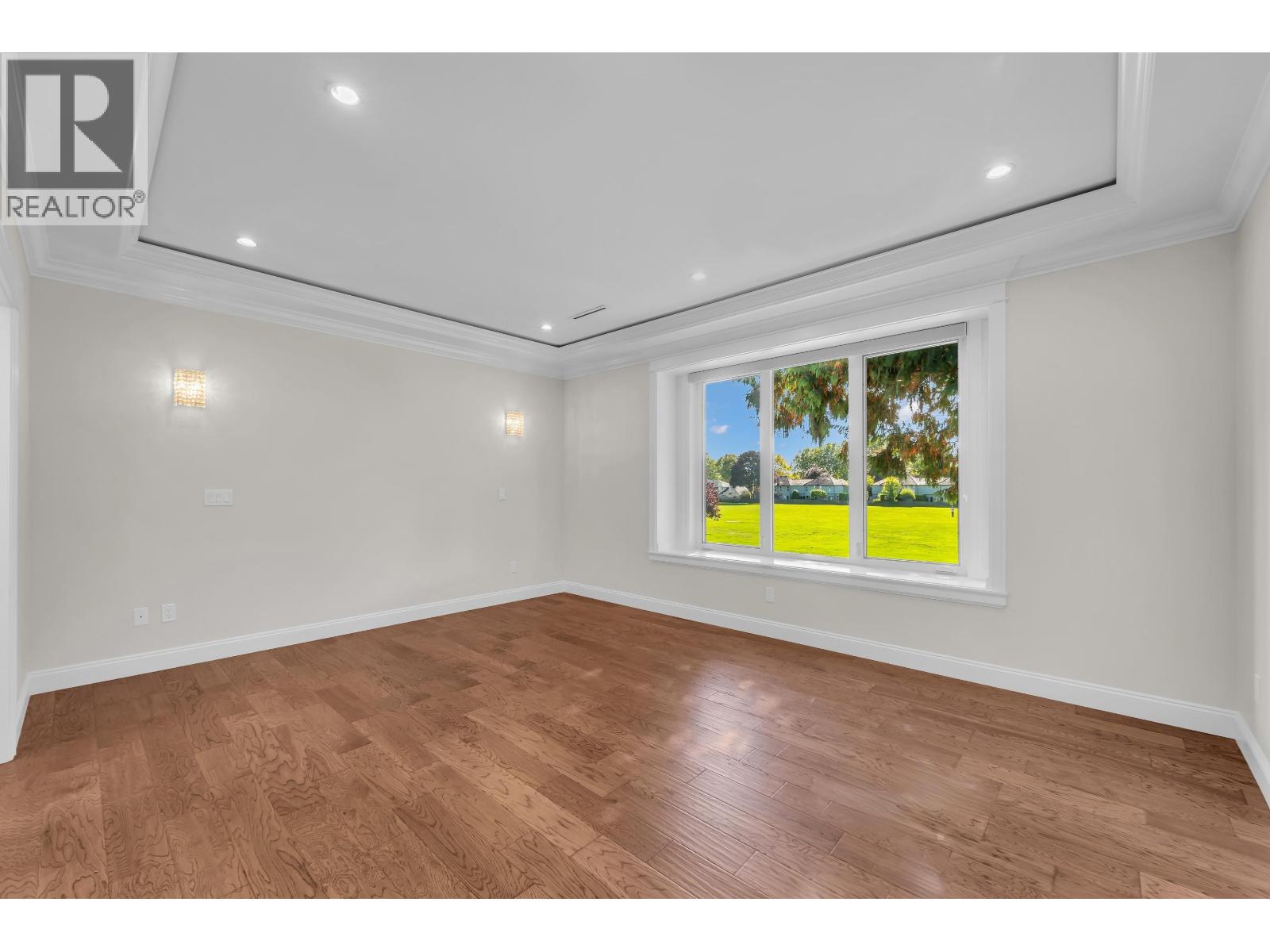8180 Osgoode Drive Property Photo 18