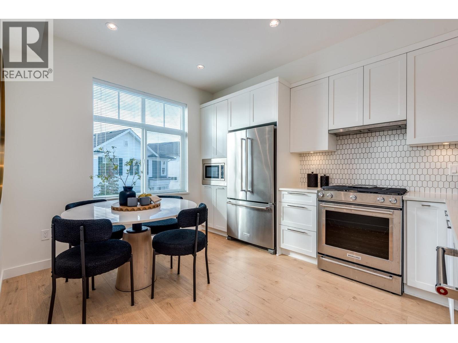 123 3565 Baycrest Avenue Property Photo 11
