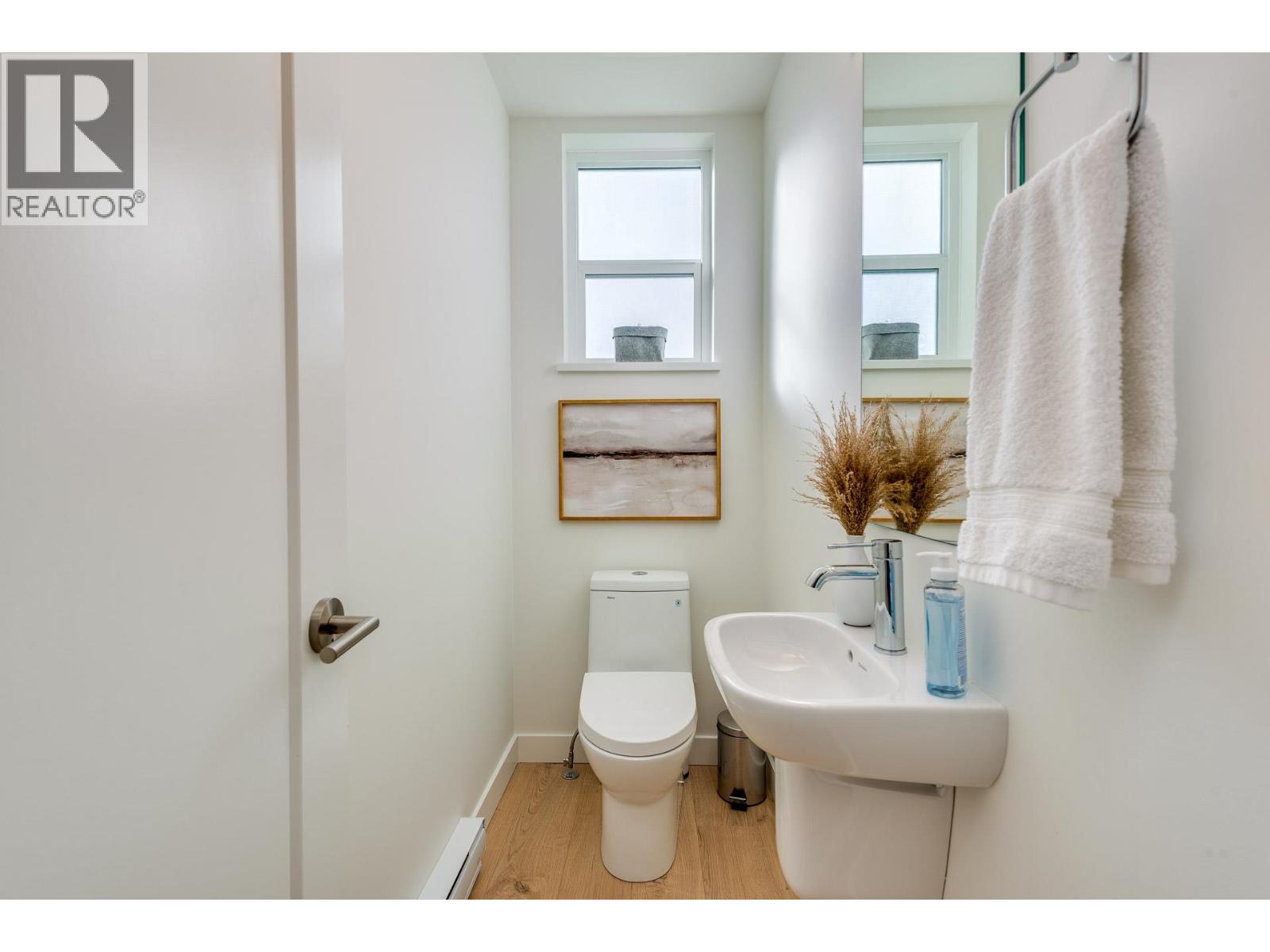 123 3565 Baycrest Avenue Property Photo 14