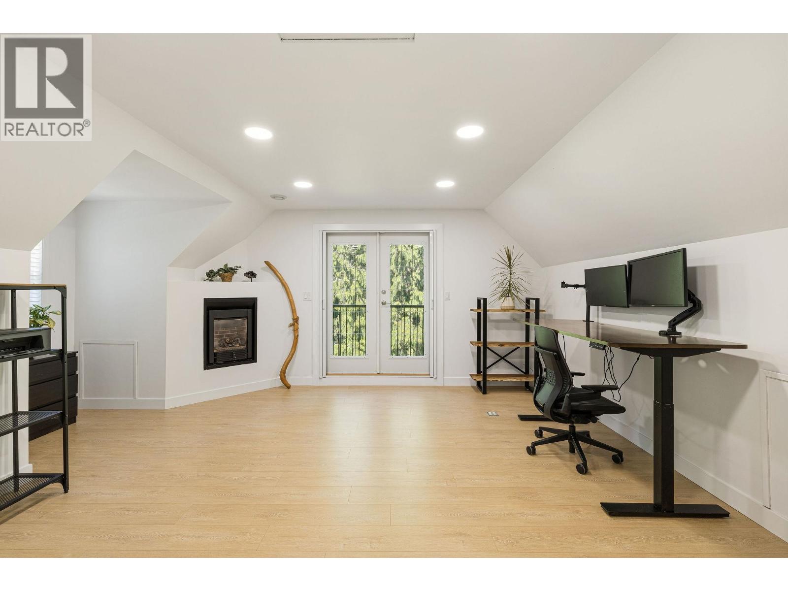 29 3295 Sunnyside Road Property Photo 13