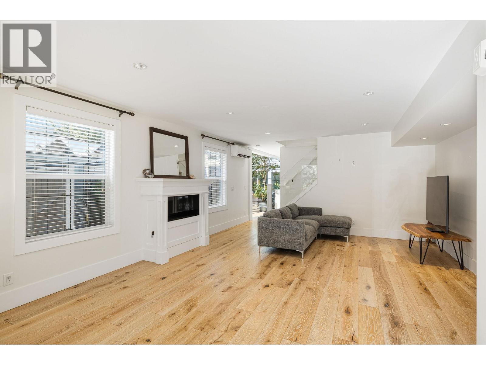 29 3295 Sunnyside Road Property Photo 18