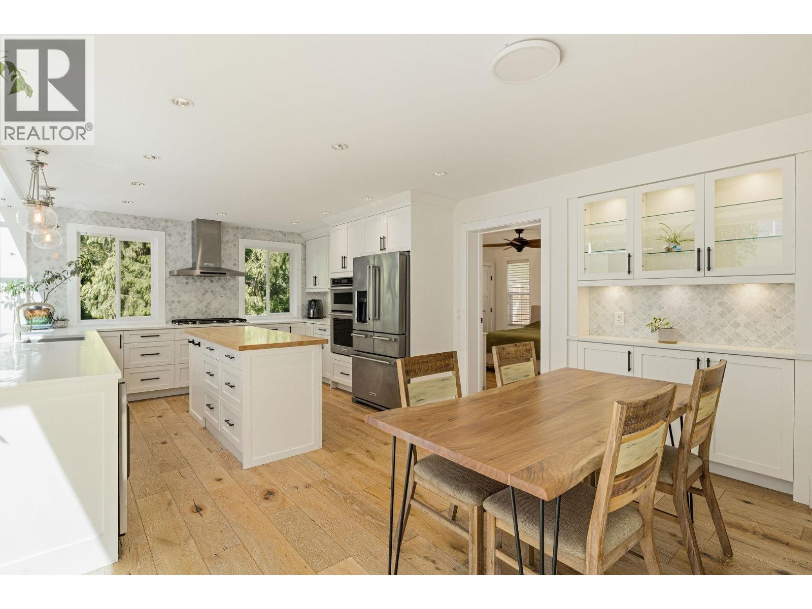29 3295 Sunnyside Road Property Photo 21