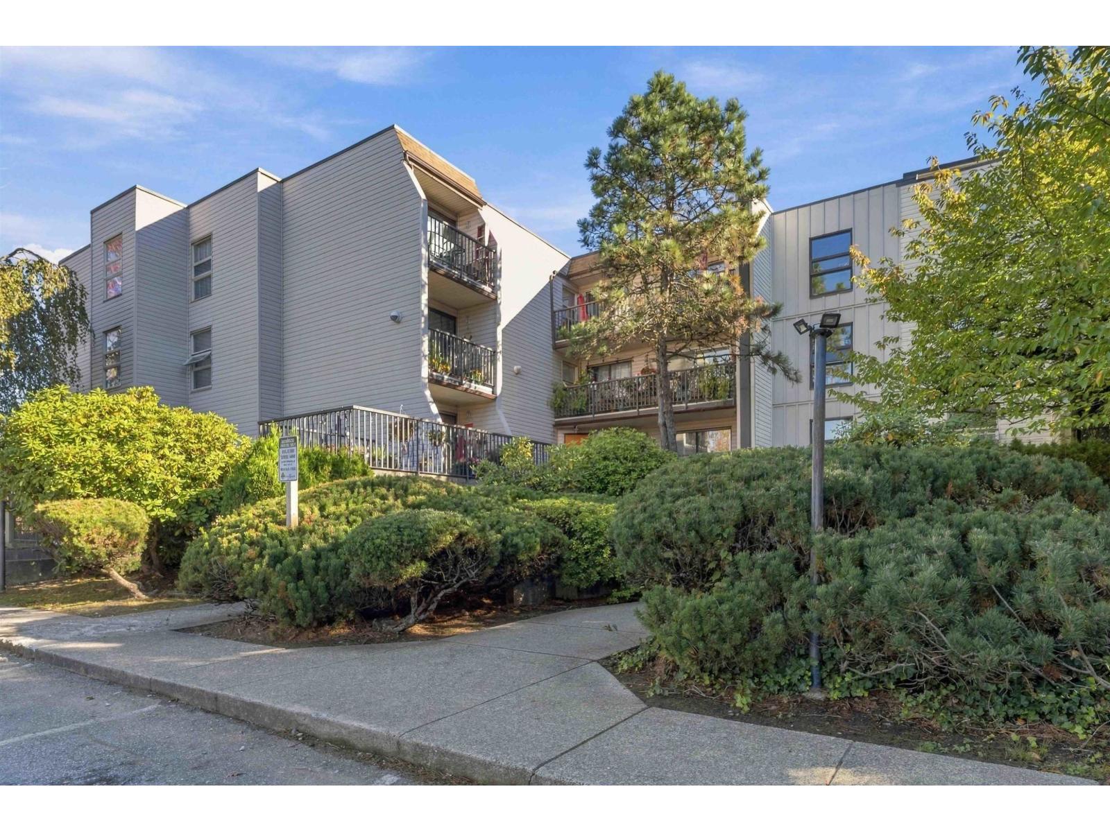 106 15288 100 Avenue Property Photo 2