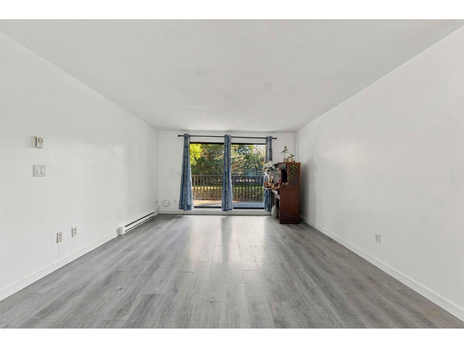 106 15288 100 Avenue Property Photo 5