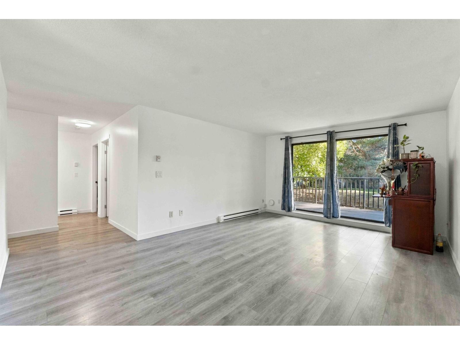 106 15288 100 Avenue Property Photo 6