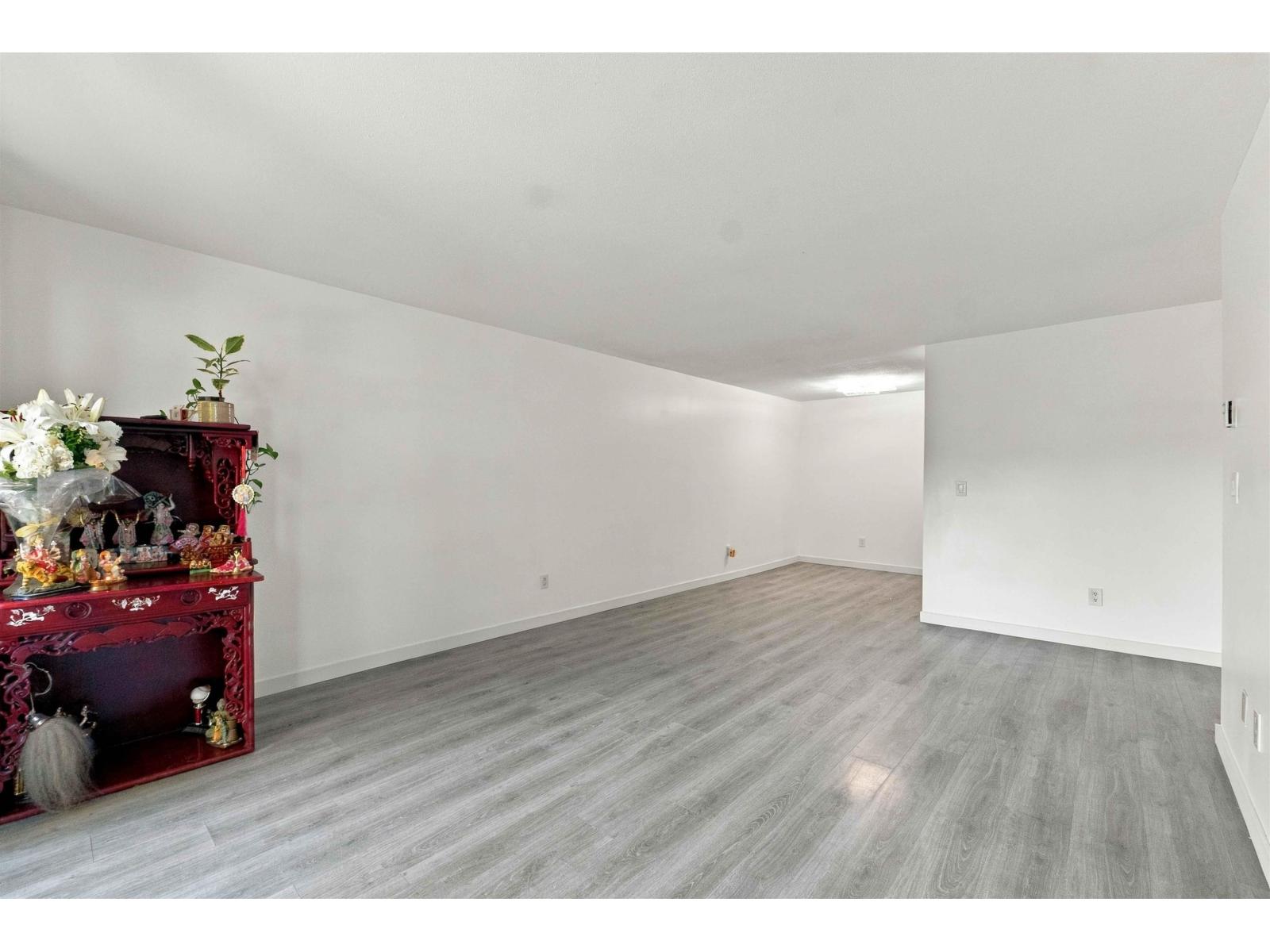106 15288 100 Avenue Property Photo 7